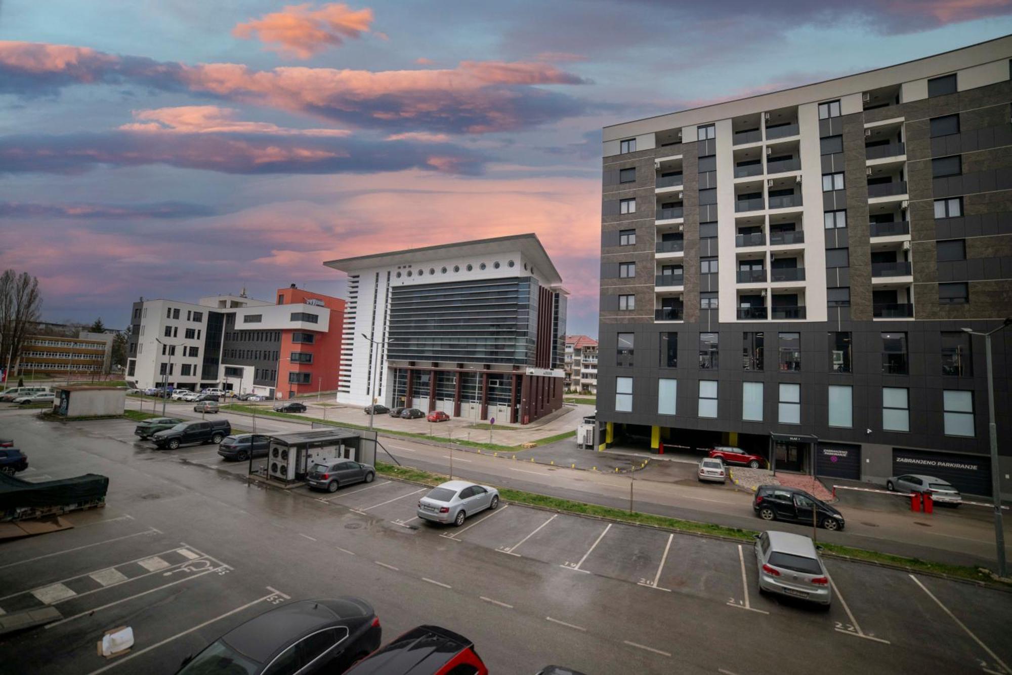 Apartment 5 Star Lukavica Luaran gambar